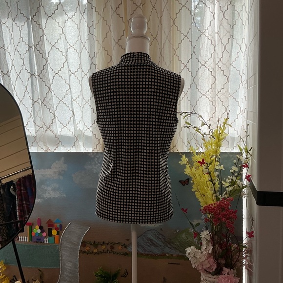 Anne Klein Black and White Sleeveless Blouse - Picture 4 of 5